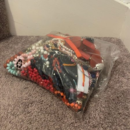 1KG Kids dress up bundle of assorted mainly plastic necklaces and other items