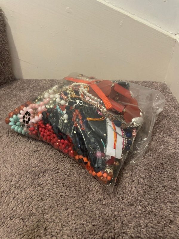 1KG Kids dress up bundle of assorted mainly plastic necklaces and other items